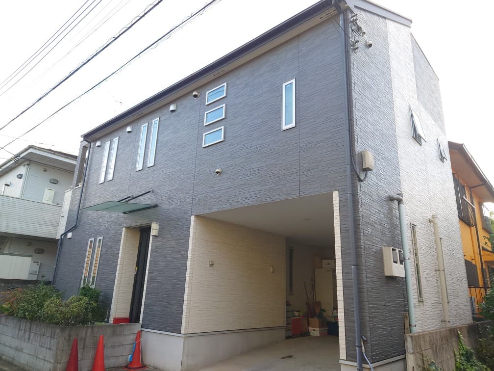 相武台2丁目戸建の外観・前面道路の写真